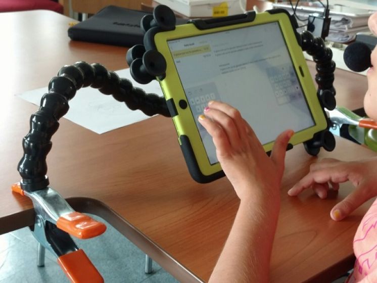 Supporto flessibile per posizionamento di ipad e tablet la cui diagonale sia massimo 362 mm